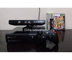 Xbox 360 like new with box,in excellent condition,no scratches or damages