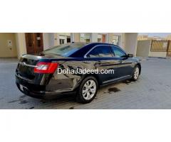 Ford Taurus 2011.