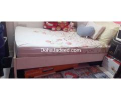 Single bed with matress 100